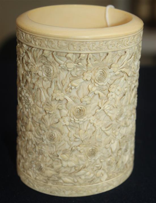 A Chinese export ivory pot, 19th century, 11cm